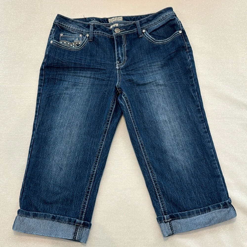Earl Jean Capris with decorative jean pocket. Size 12.